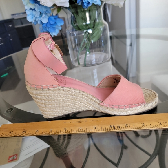 Vince Camuto Apricot Wedges Sz 7 - Picture 6 of 6
